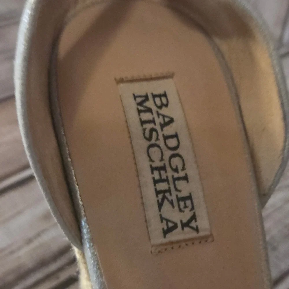 Sz 8 Badgley Mischka Bermuda Silver Leather Espadrille Wedge Sandals VGUC